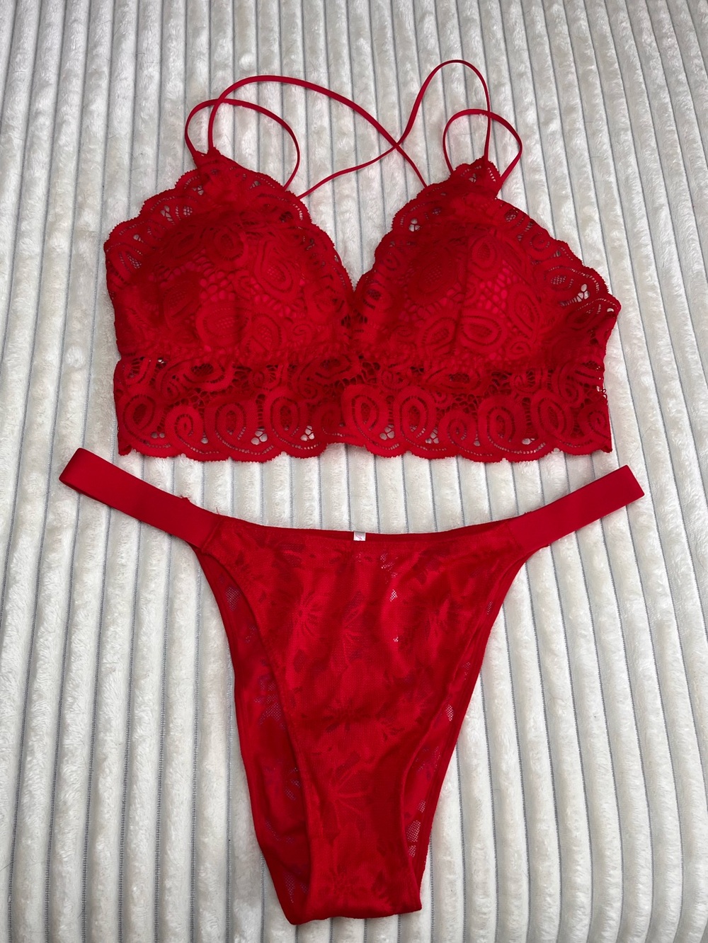 Victoria’s Secret Red Lace Bralette Crop Top and Panty Set Size XL NWOT